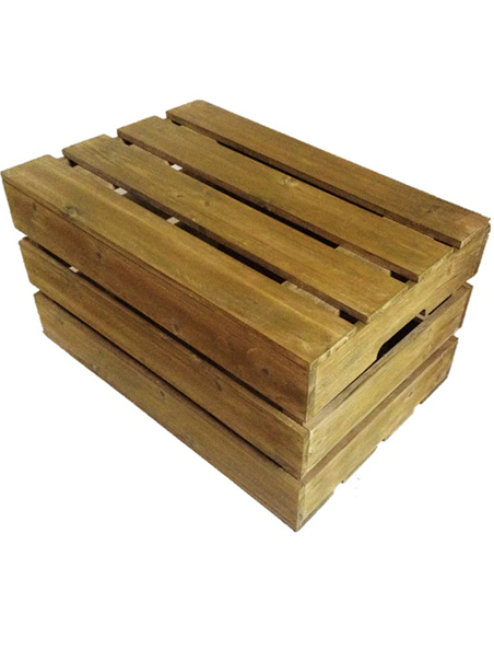 Drewniana skrzynia z pokrywą